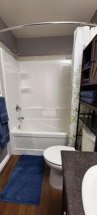 Blue Wave 2 Bedroom Suite Saskatoon Eksteriør billede